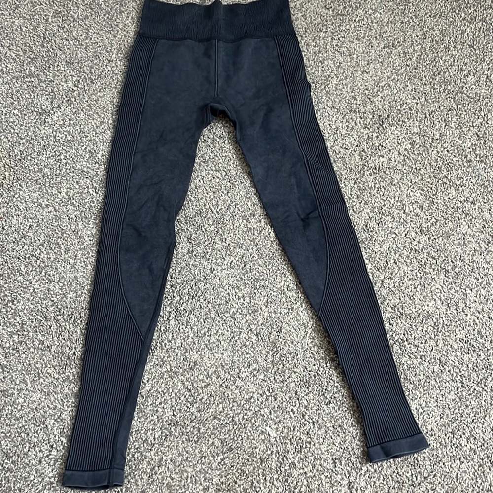 Blue textured leggings